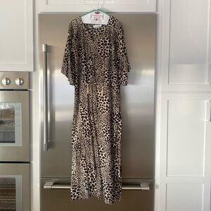 Cute Beach/Pool Coverup in excellent condition.